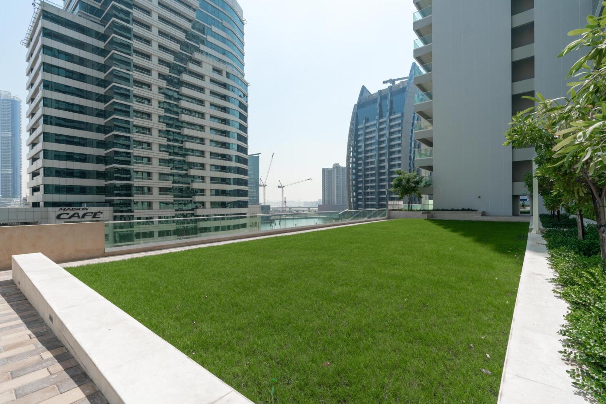 Sparking 2 Bedroom At Vera Residences Dubai Ngoại thất bức ảnh